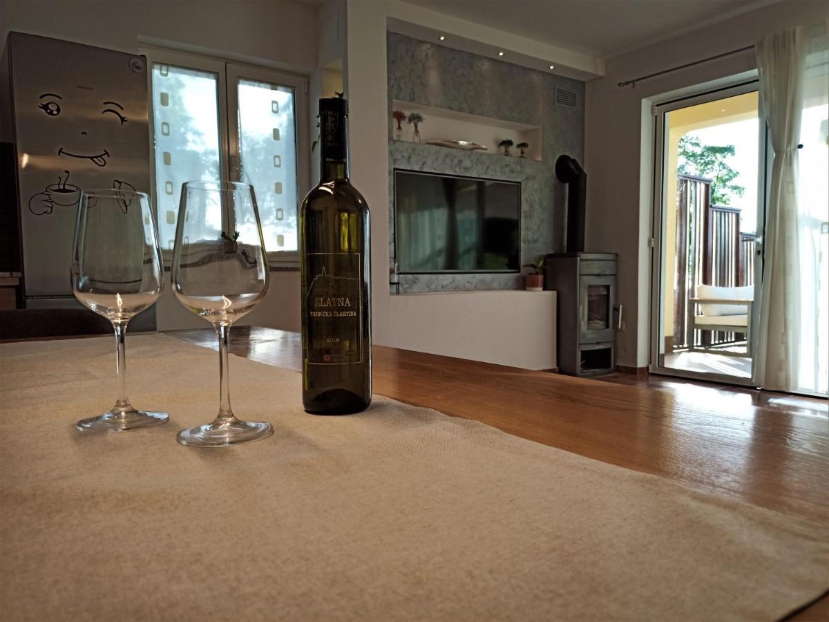 Apartman Emili Malinska Buitenkant foto