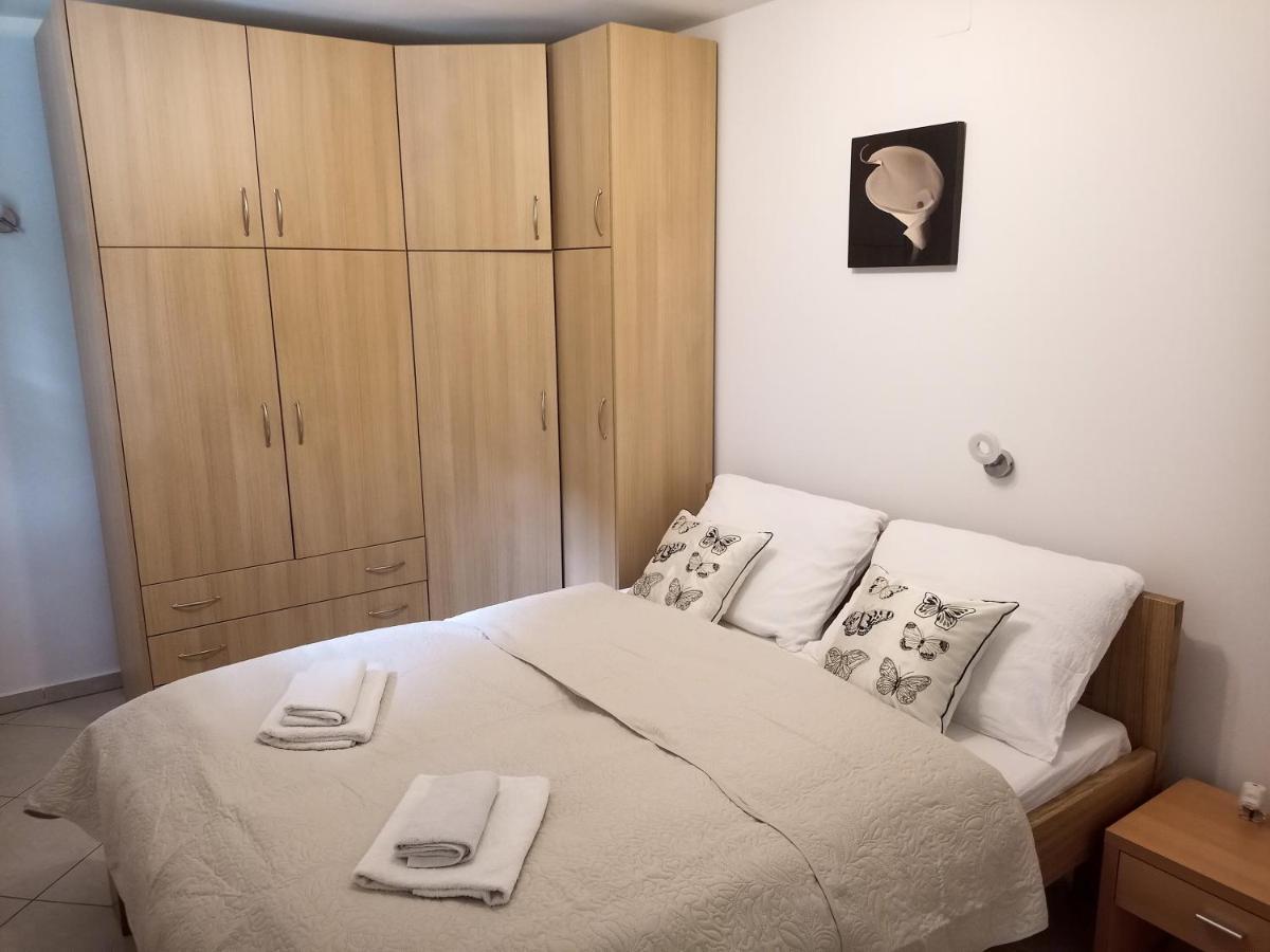 Apartman Emili Malinska Buitenkant foto