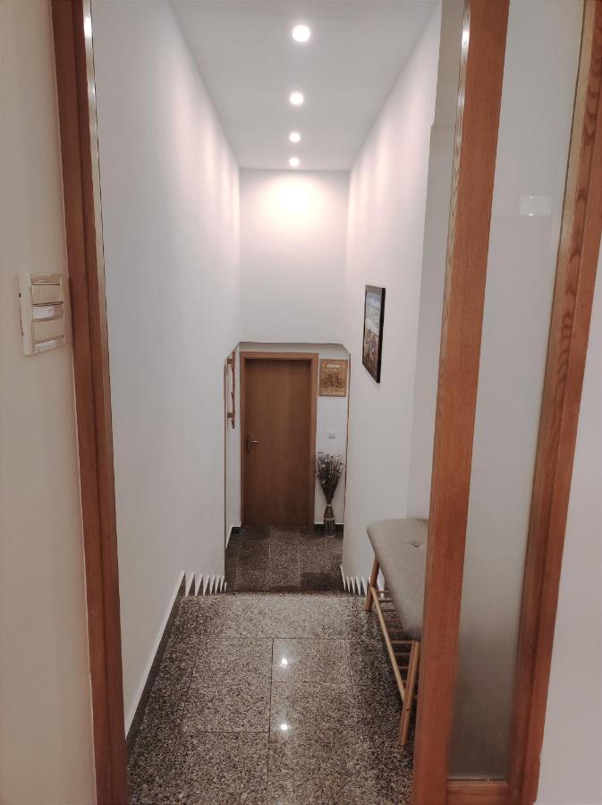Apartman Emili Malinska Buitenkant foto