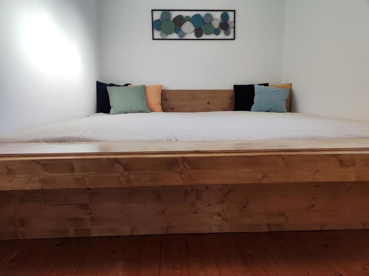 Apartman Emili Malinska Buitenkant foto